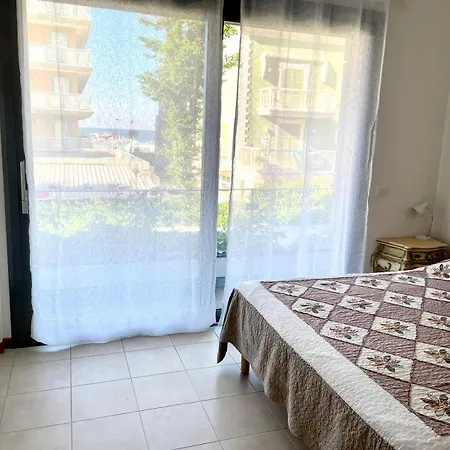 Apartment Sea View & Free Parking Apartament
